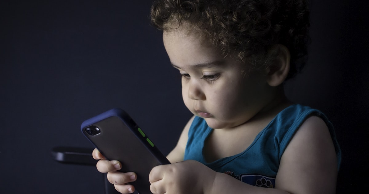 Pierwszy smartfon dziecka - jak ustawić konto dziecka i kontrolę rodzicielską